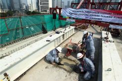 Pengecoran Terakhir Jembatan Lengkung Kuningan LRT