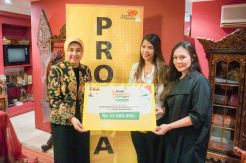 Prodia Serahkan Donasi ke Dua Yayasan