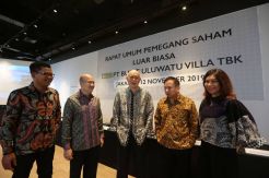 Bukit Uluwatu Villa Rombak Dewan Komisaris