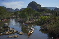 Maulid Perahu di Wisata Karst Rammang-Rammang