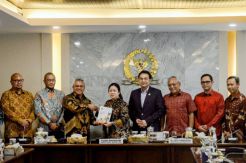 KPU Serahkan Laporan Penyelenggaraan Pemilu 2019 kepada Ketua DPR