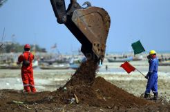 Menhub Tinjau Restorasi Garis Pantai GRR Tuban
