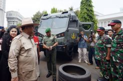 Menhan Tinjau Pameran Industri Peralatan Pertahanan dan Keamanan