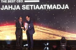 Presdir BCA Jahja Setiaatmadja Raih Penghargaan The Best CEO 2019