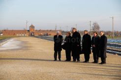 Kanselir Jerman Angela Merkel Kunjungi Kamp Konsentrasi Nazi