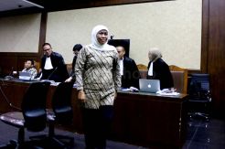 Gubernur Khofifah Jadi Saksi Sidang Romahurmuziy