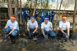 Astra Financial Wujudkan Pantai Marunda Bebas Sampah Plastik
