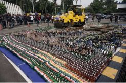 Bea Cukai Musnahkan 2,7 Juta Batang Rokok & 14.000 Botol Miras legal