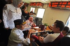 Menhub Tinjau Angkutan Libur Nataru di Pelabuhan Merak