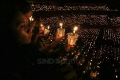 Ribuan Lilin Khidmatkan Misa Natal di Gereja Bethany Surabaya