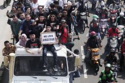 Naik Unimog, Ahmad Dhani Tinggalkan Lapas Cipinang