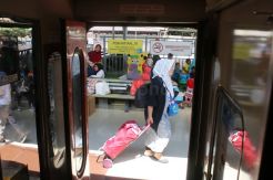 Jelang Pergantian Tahun, Stasiun Pasar Senen Dipadati Pemudik