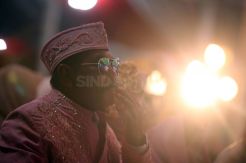 Ratusan Pasang Pengantin Nikah Massal di Balai Kota Jakarta