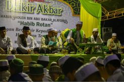 Umat Muslim di Palu Ikuti Zikir Akbar Jelang Pergantian Tahun