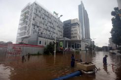 Pertokoan dan Hotel di Kemang Raya Ikut Terendam Banjir