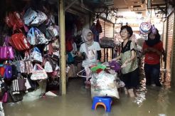 Lantai Dasar Pasar Jatinegara Terendam Banjir