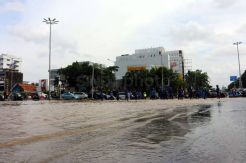 Jalan Gunung Sahari Terendam Banjir Sebagian