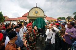Jenazah Ketua PP Muhammadiyah Yunahar Ilyas Dimakamkan