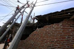 Puluhan Tiang Listrik di Sidoarjo Roboh Diterjang Angin Kencang