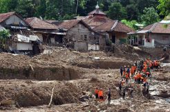 Tim SAR Gabungan Terus Lakukan Pencarian Korban Longsor di Sukajaya