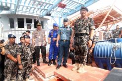 Menteri KKP Tinjau Kapal Asing Pencuri Ikan