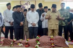 Menhan Prabowo Melayat Rektor UKRI