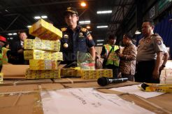 Bea Cukai Bongkar Impor Ballpoint Merek Tiruan dari China