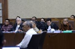 Soetikno Soedarjo dan Emirsyah Satar Jalani Sidang Lanjutan