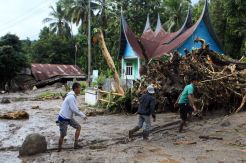 Banjir Bandang Terjang Tanah Datar Sumbar