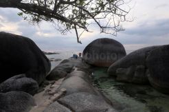 Menyusuri Keindahan Pantai Laskar Pelangi di Pulau Belitung