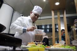 Ketua KPK Firli Bahuri Masak Nasi Goreng