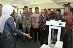 Semen Indonesia Revitalisasi Laboratorium Teknik Sipil UBH Padang