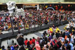 Atraksi Barongsai Pukau Pengunjung Trans Studio Bandung