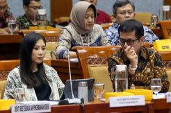 Menparekraf Raker dengan Komisi X DPR