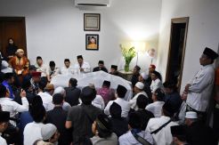 Sejumlah Tokoh Melayat di Rumah Duka Gus Sholah
