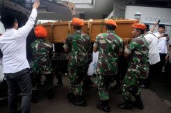 Jenazah Gus Sholah Diterbangkan ke Tebuireng Jombang