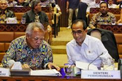 Komisi V Raker dengan Menteri PUPR dan Menhub