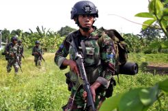 Puluhan Marinir Bersenjata Patroli di Sidoarjo
