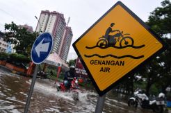 Hujan Deras Sejak Kemarin, Jalan Letjen Suprapto Terendam Banjir