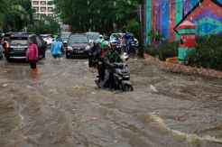 Kolong Tol Tomang Hingga Sekarang Masih Jadi Langganan Banjir