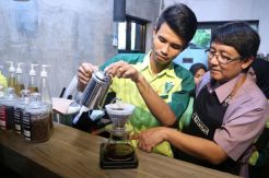 Penyandang Tuna Rungu dan Tuna Wicara Ikuti Pelatihan Barista