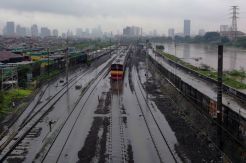 Kanal Banjir Barat Meluap, Stasiun Tanah Abang Terendam