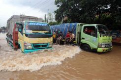 Kali Sadang Meluap, Jalur Pantura di Cikarang Barat Terputus