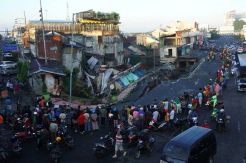 Pertokoan Jompo di Jalan Sultan Agung Ambruk
