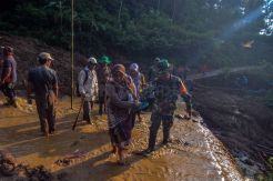 Longsor di Tasikmalaya, Ratusan Warga Terisolir
