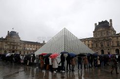 Khawatir Virus Corona, Museum Louvre Paris Ditutup
