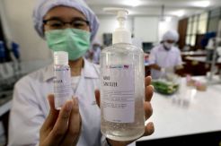 Mahasiswa Farmasi Ubaya Membuat Hand Sanitizer Berbahan Lidah Buaya