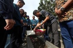 Ziarah Makam Perintis Ubaya Jelang Dies Natalis Ke-52