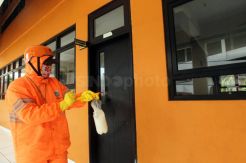 Cegah Corona , SD Negeri 01 dan 05 Pondok Labu Disemprot Disinfektan