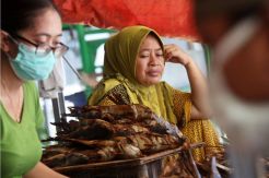 Dampak Corona, Permintaan Ikan Asap Kenjeran Menurun